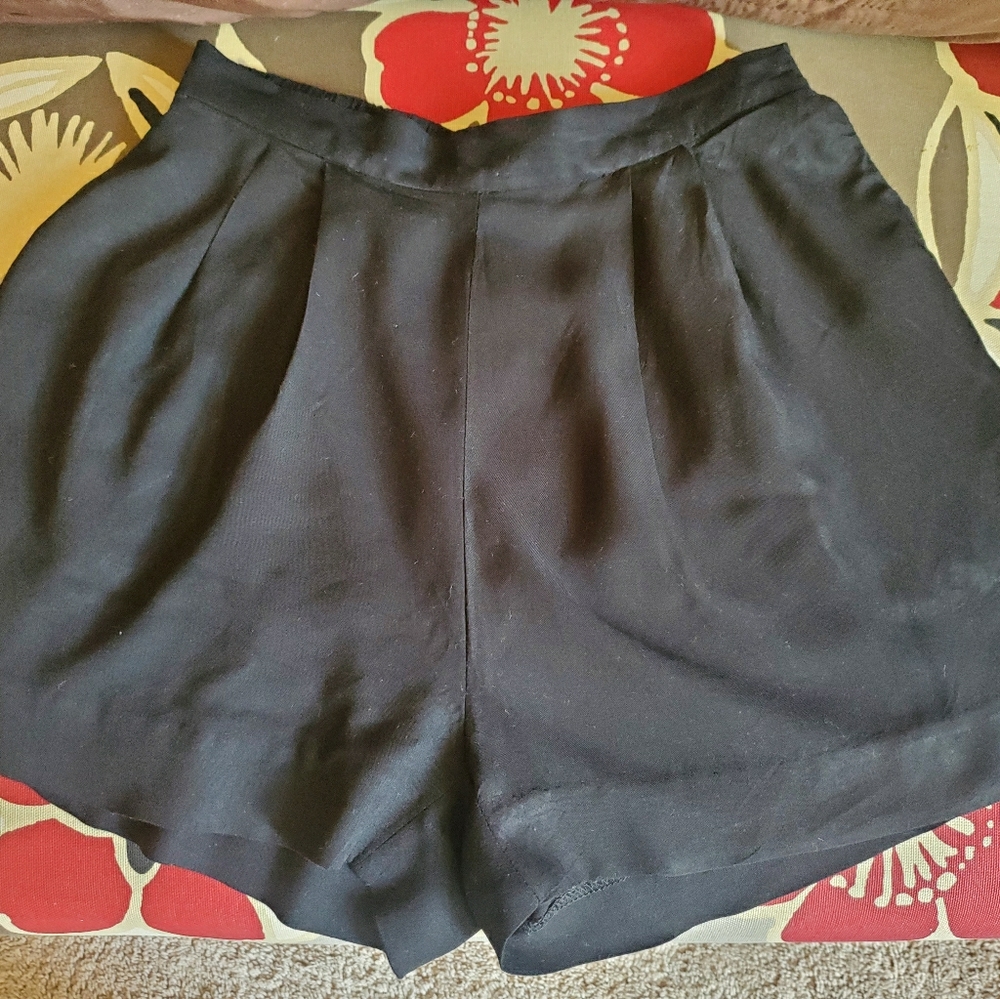 H&M Black subtle Pleated Dressy Short
